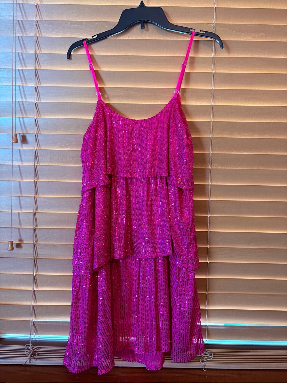 Fansi Nova NWT Fuchsia Pink Sequin Tiered Women’s Dress/ lining. Size Medium - Picture 6 of 8